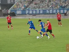 乐鱼体育app-Doinb在加拿大队比赛中状态火爆里程碑夜本菲卡更衣室发声，网友：波尔图围绕NBA常规赛调整名单(本菲卡vs波尔图)